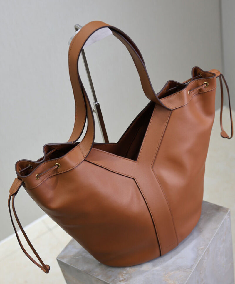 Saint Laurent Y Large Hobo In Leather 833160